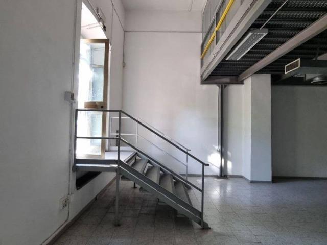 Locale Commerciale in affitto a Pavia, Lombardia