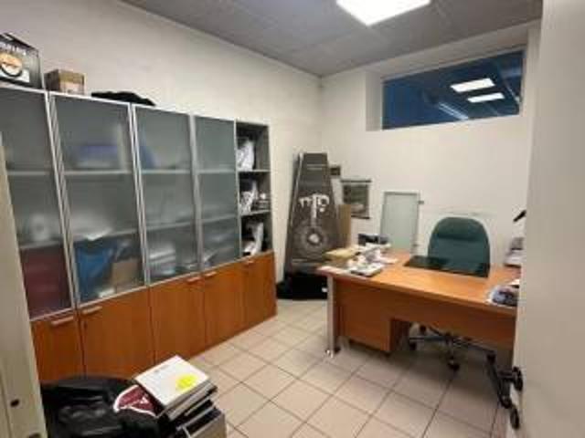 Locale Commerciale in affitto a Cassinetto, Pavia