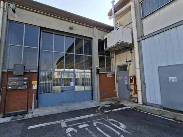 Locale Commerciale in affitto a Pavia