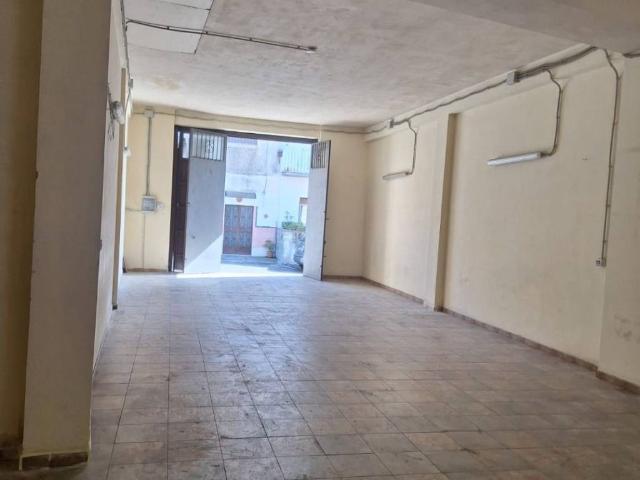 Locale Commerciale in affitto a Pedara, Sicilia