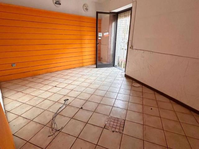 Locale Commerciale in affitto a Pedara, Sicilia