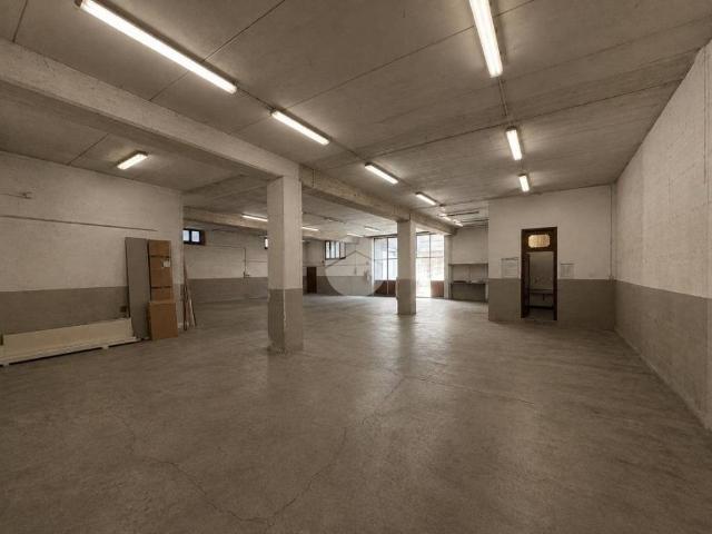 Locale Commerciale in affitto a Pedrengo, Lombardia