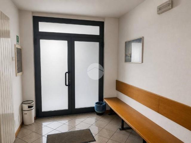 Locale Commerciale in affitto a Pedrengo, Lombardia