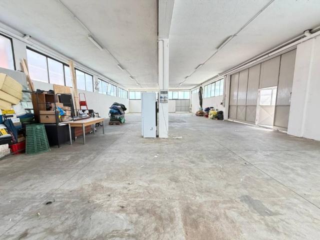 Locale Commerciale in affitto a Pedrengo, Lombardia