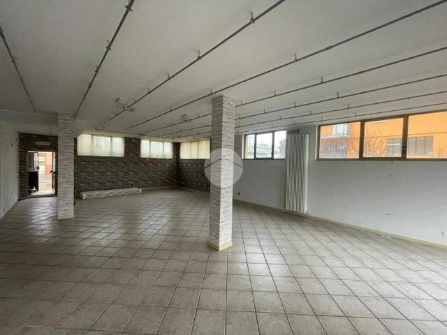 Locale Commerciale in affitto a Pedrengo, Lombardia
