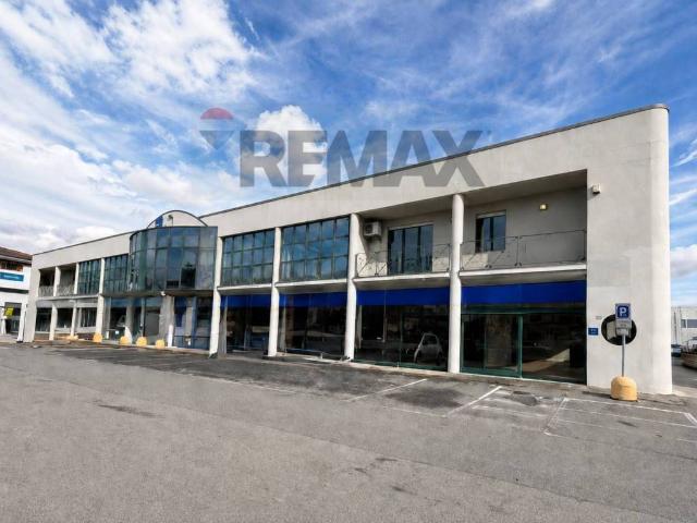 Locale Commerciale in affitto a Pedrengo, Lombardia