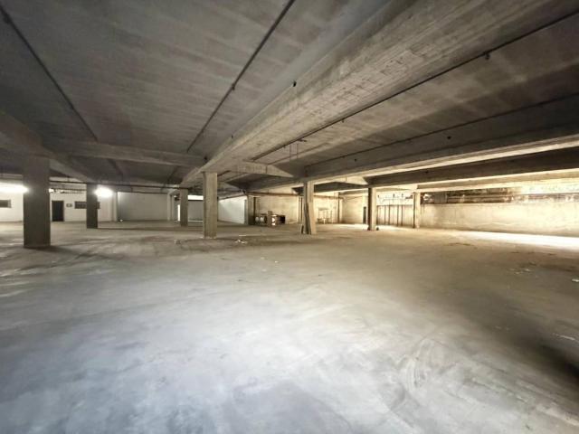 Locale Commerciale in affitto a Albano Sant'alessandro, Lombardia