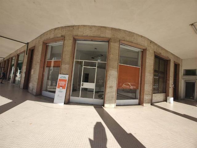 Locale Commerciale in affitto a Pegognaga, Lombardia