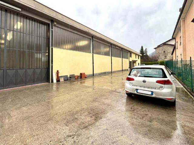 Locale Commerciale in affitto a Peia, Lombardia