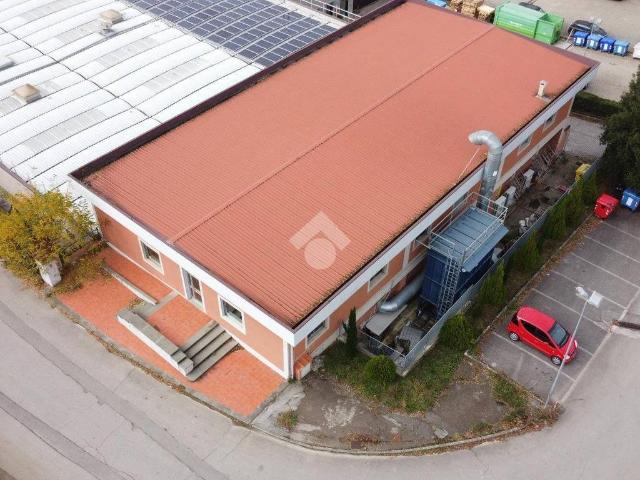 Locale Commerciale in affitto a Unione di Comuni Valdarno e Valdisieve, Pelago