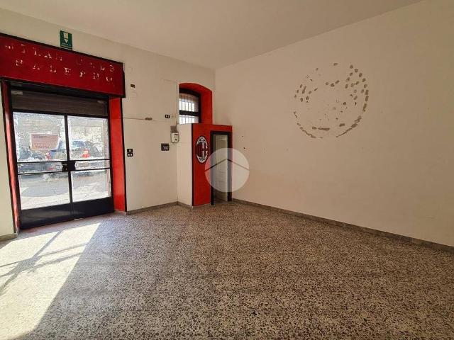 Locale Commerciale in affitto a Pellezzano, Campania