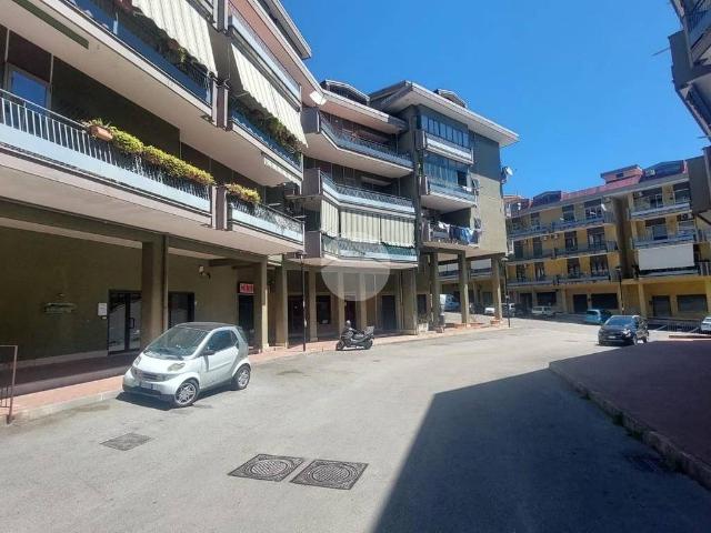 Locale Commerciale in affitto a Pellezzano, Campania