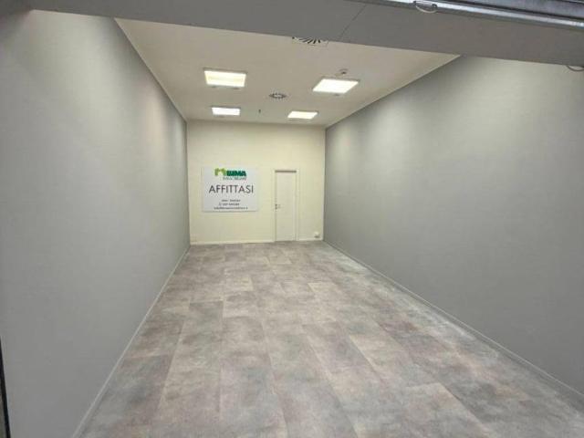 Locale Commerciale in affitto a Comunità Alta Valsugana e Bersntol, Pergine Valsugana