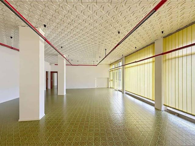Locale Commerciale in affitto a Comunità Alta Valsugana e Bersntol, Pergine Valsugana