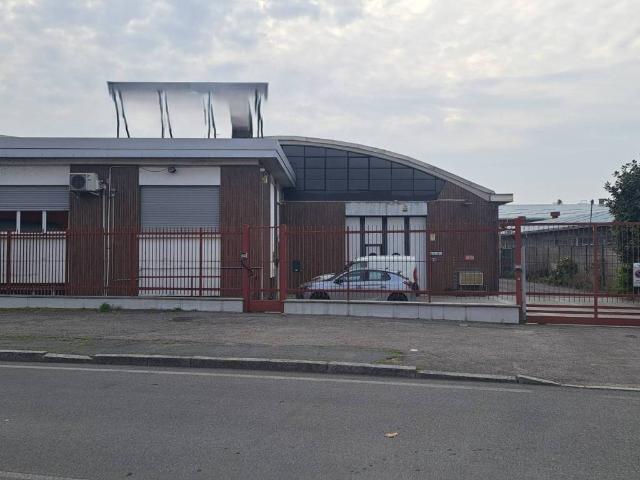 Locale Commerciale in affitto a Pero