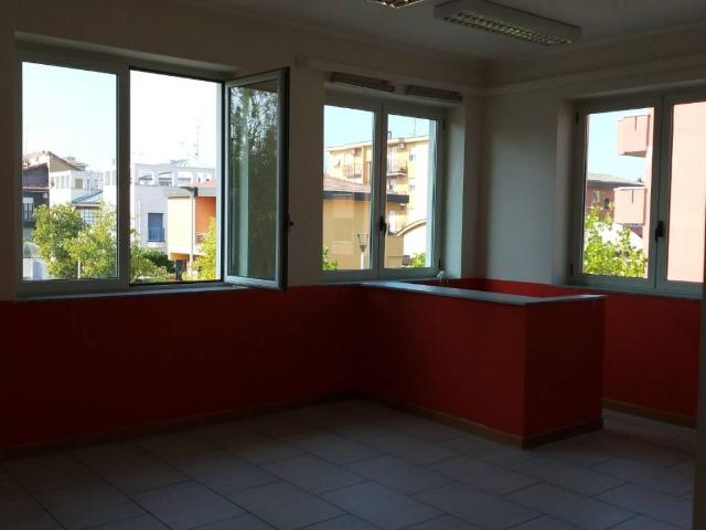 Locale Commerciale in affitto a Pero