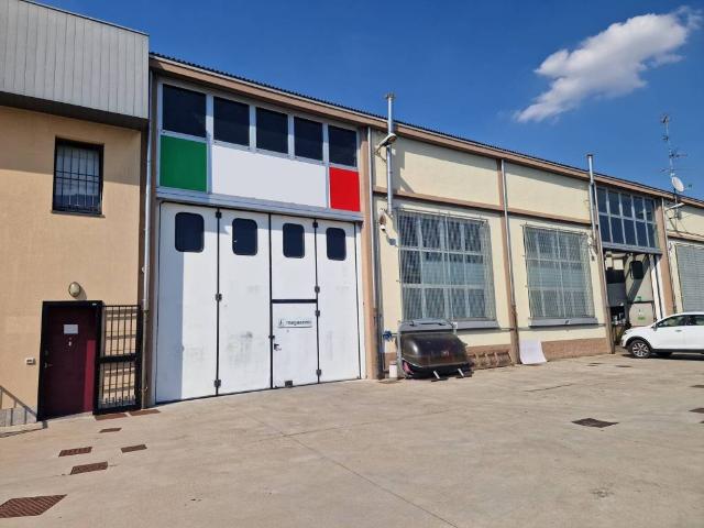 Locale Commerciale in affitto a Pero