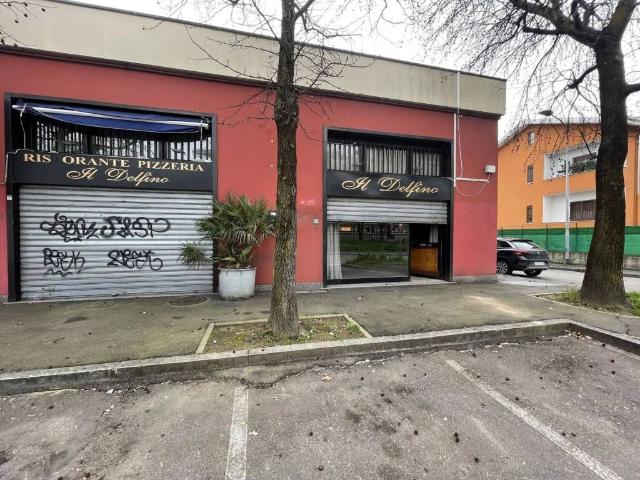 Locale Commerciale in affitto a Pero
