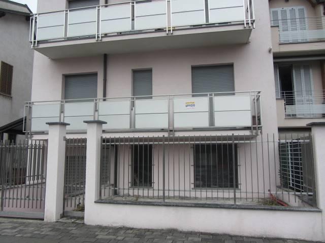 Locale Commerciale in affitto a Pero