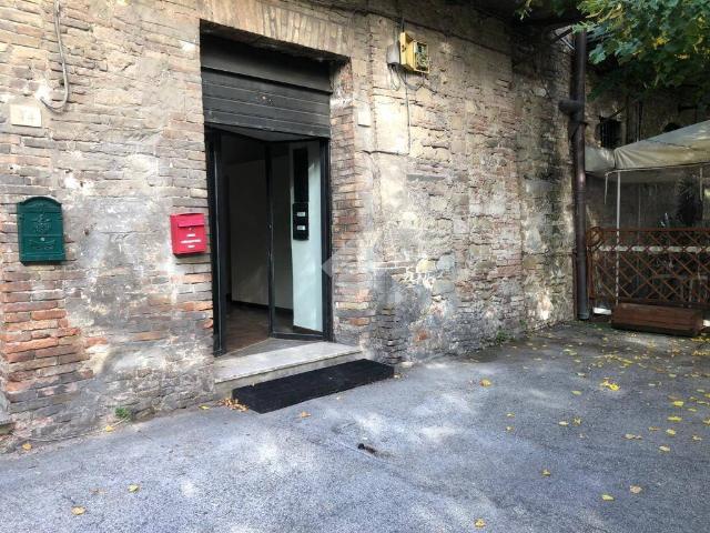 Locale Commerciale in affitto a Cenerente, Perugia