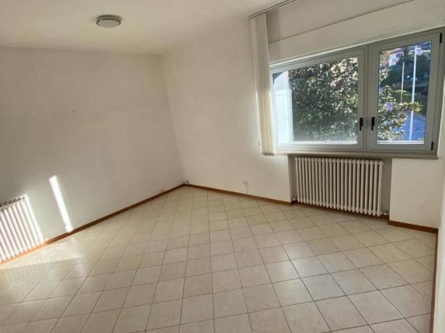 Locale Commerciale in affitto a Cenerente, Perugia