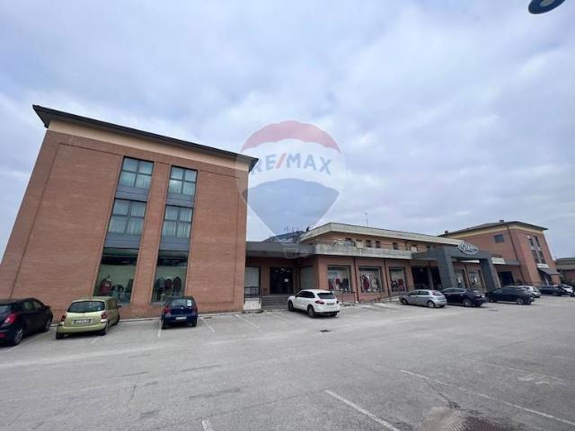 Locale Commerciale in affitto a Pila, Cenerente