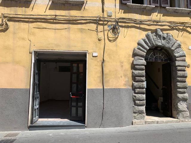 Locale Commerciale in affitto a Sant'Erminio, Cenerente