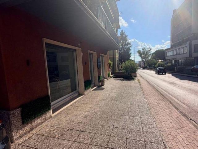 Locale Commerciale in affitto a San Sisto, Cenerente