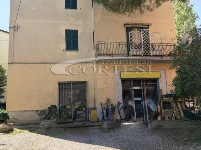 Locale Commerciale in affitto a Ponte San Giovanni, Cenerente