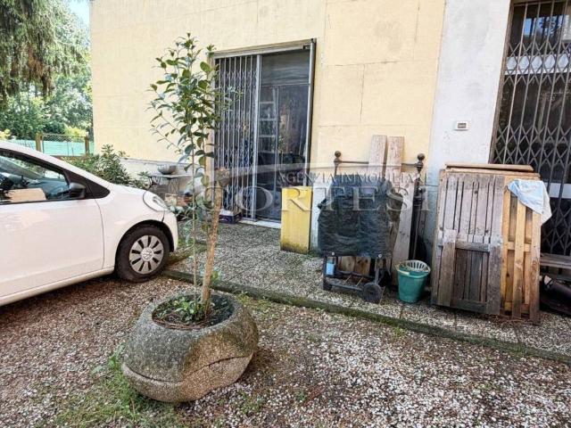 Locale Commerciale in affitto a Ponte San Giovanni, Cenerente