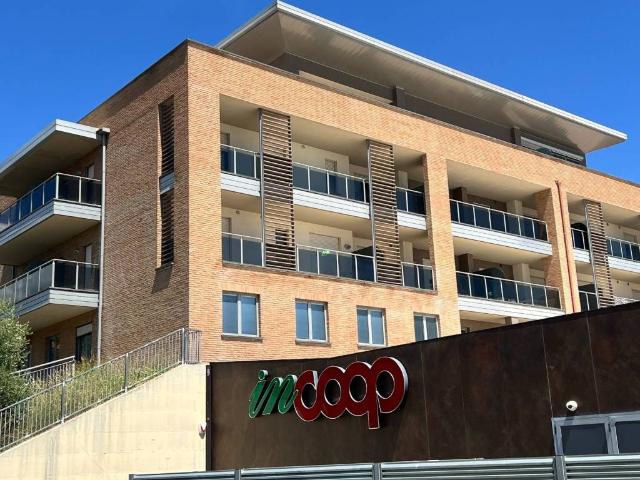 Locale Commerciale in affitto a Cenerente, Perugia