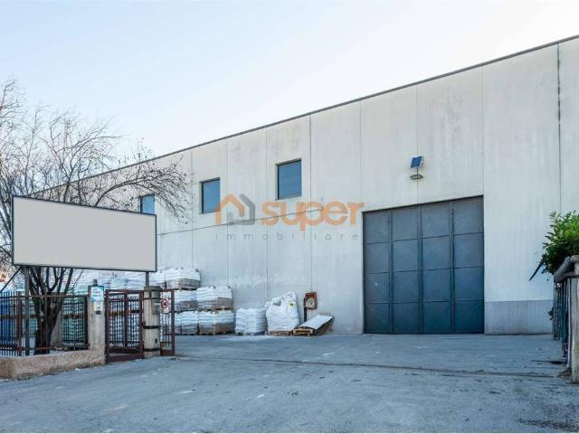 Locale Commerciale in affitto a Cenerente, Perugia