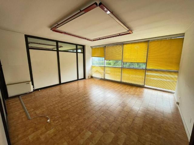 Locale Commerciale in affitto a Cenerente, Perugia