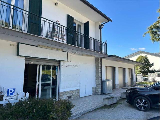 Locale Commerciale in affitto a Cenerente, Perugia