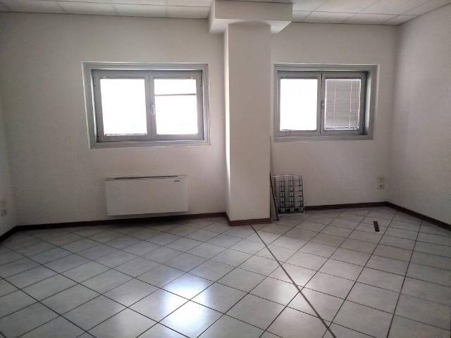 Locale Commerciale in affitto a Cenerente, Perugia