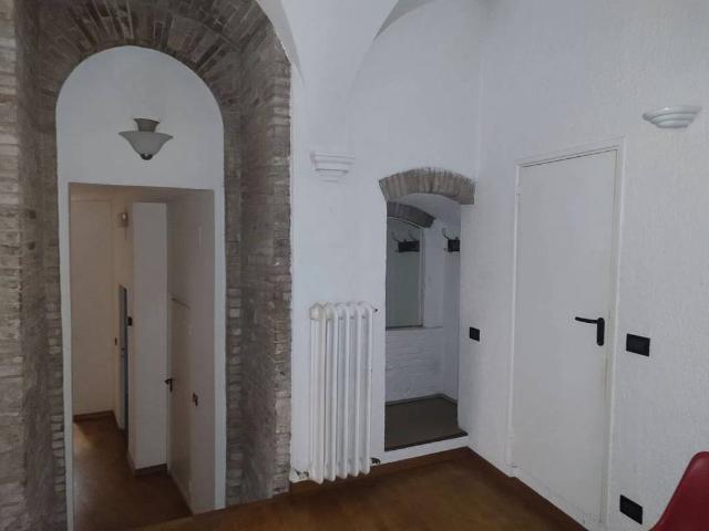 Locale Commerciale in affitto a Cenerente, Perugia