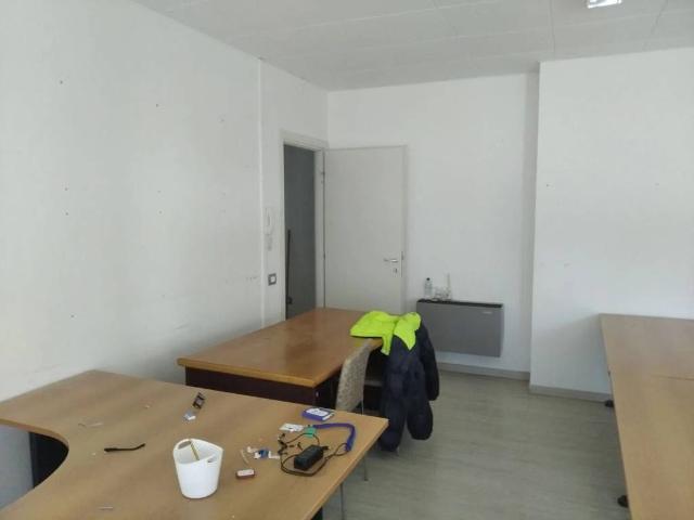 Locale Commerciale in affitto a Cenerente, Perugia