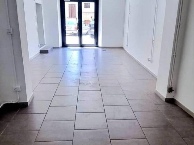 Locale Commerciale in affitto a Cenerente, Perugia