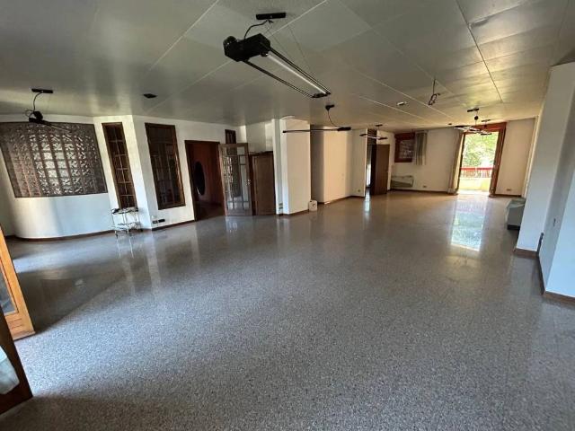 Locale Commerciale in affitto a Cenerente, Perugia