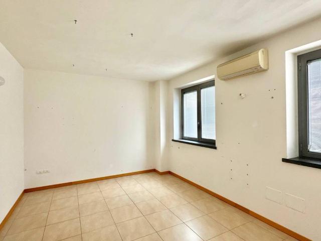 Locale Commerciale in affitto a San Sisto, Cenerente