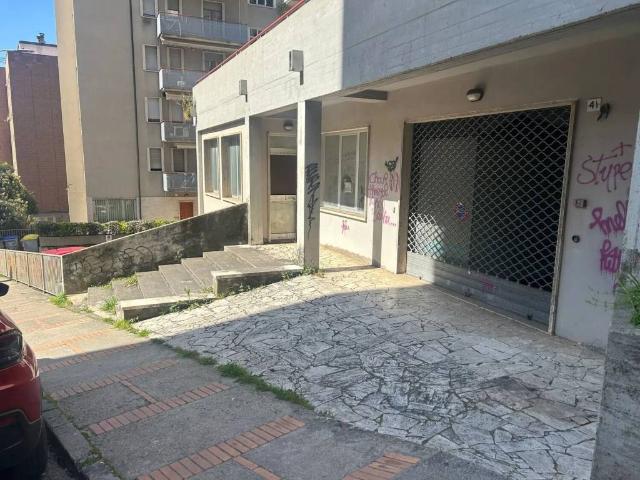 Locale Commerciale in affitto a Madonna Alta, Cenerente