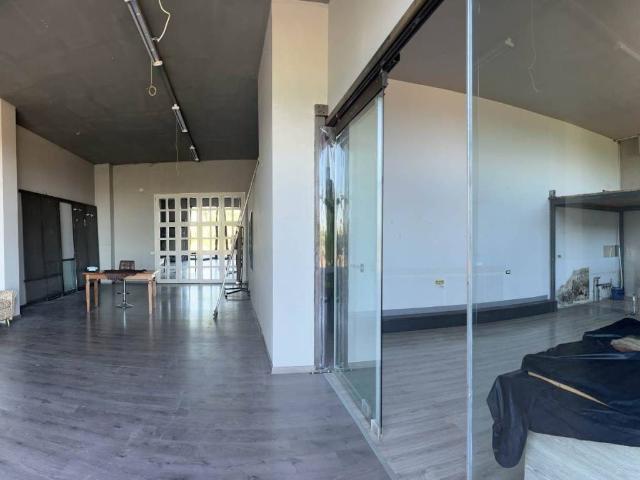 Locale Commerciale in affitto a Cenerente, Perugia