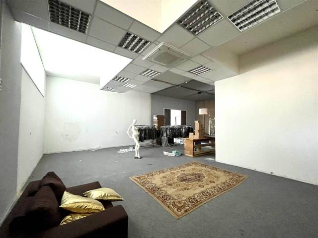 Locale Commerciale in affitto a Cenerente, Perugia