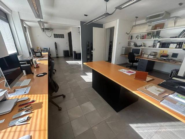 Locale Commerciale in affitto a Cenerente, Perugia