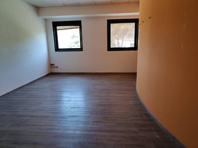 Locale Commerciale in affitto a Cenerente, Umbria