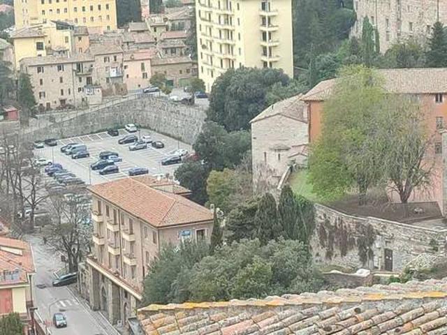 Locale Commerciale in affitto a Sant'Erminio, Cenerente