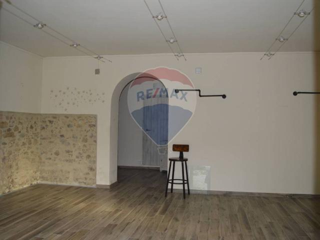 Locale Commerciale in affitto a Tegolaio, Perugia