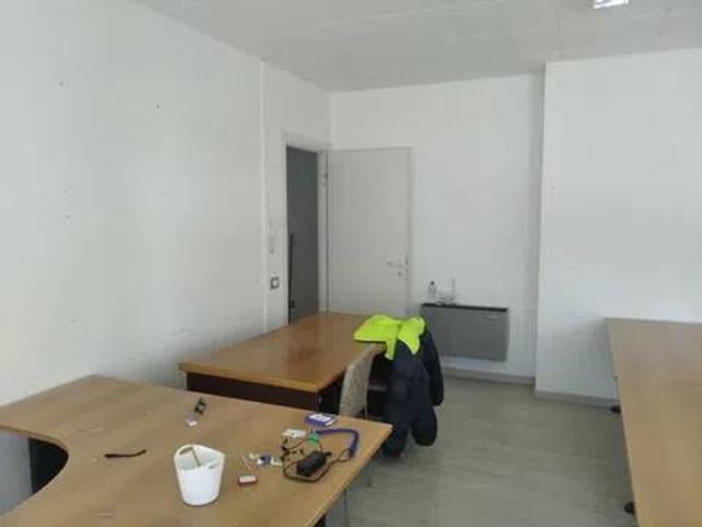 Locale Commerciale in affitto a Cenerente, Umbria