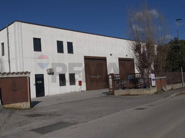 Locale Commerciale in affitto a Cenerente, Umbria