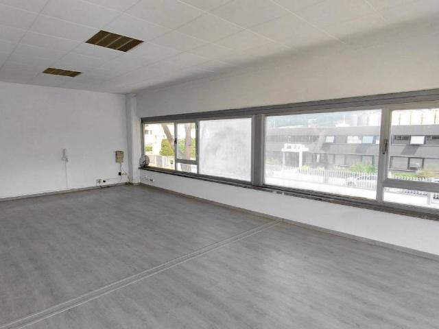 Locale Commerciale in affitto a Cenerente, Perugia